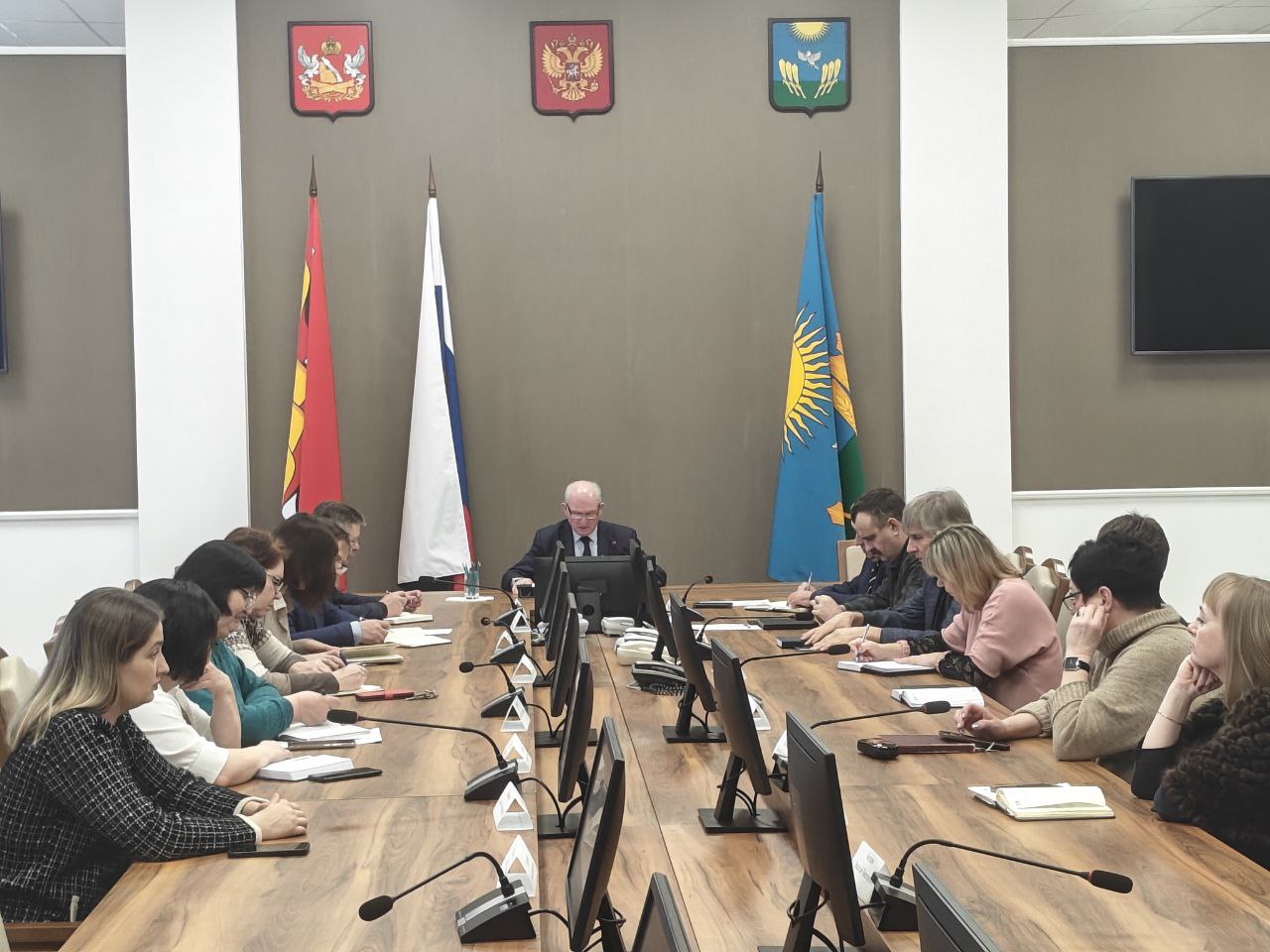Еженедельное рабочее совещание.