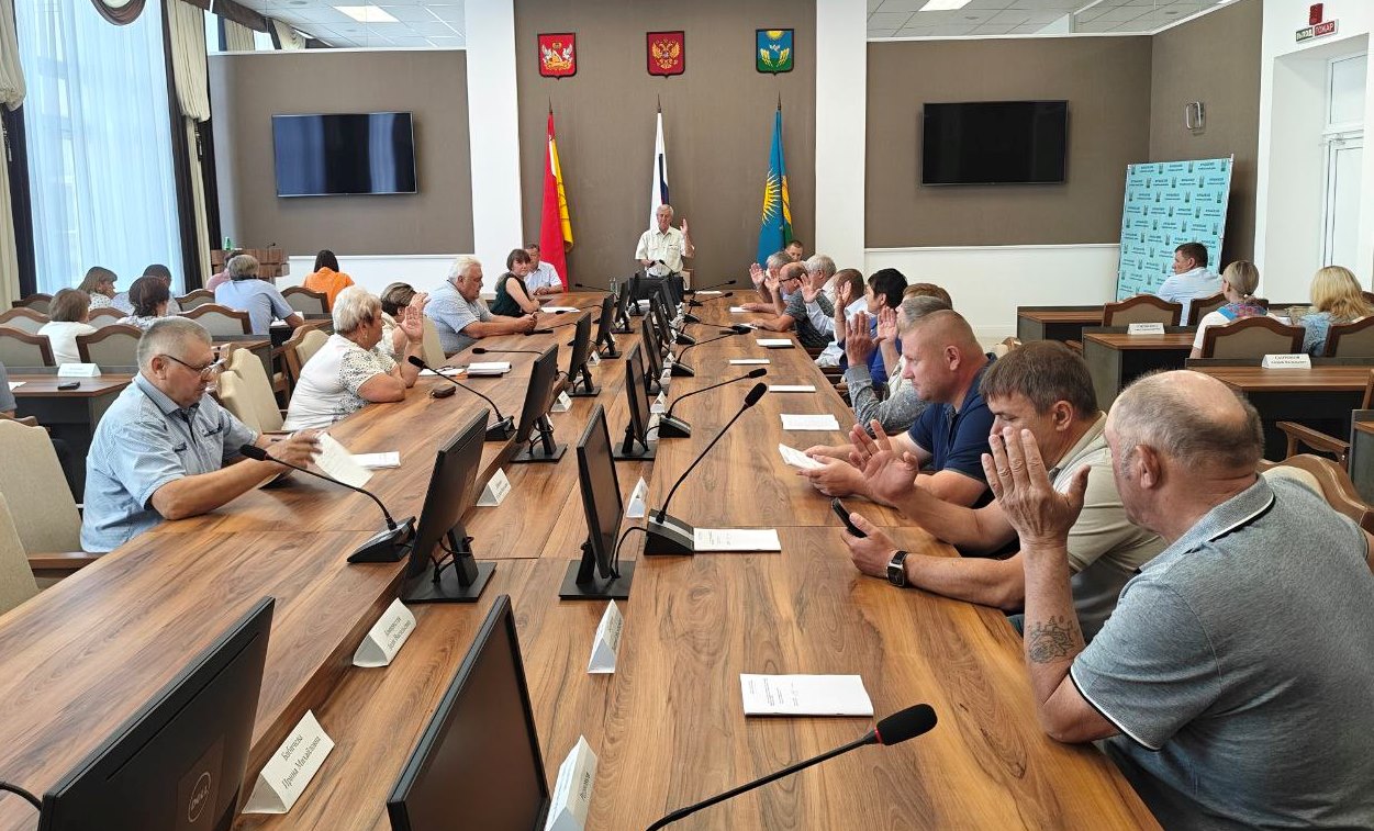 Сессия Совета народных депутатов.