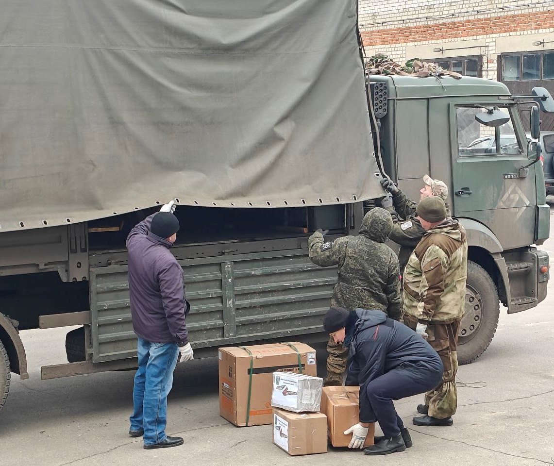Жители Воробьёвского района передали гуманитарный груз ребятам в зону СВО.