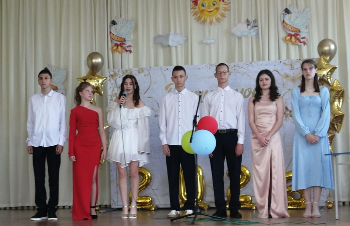 В Воробьёвском районе прошли выпускные вечера.