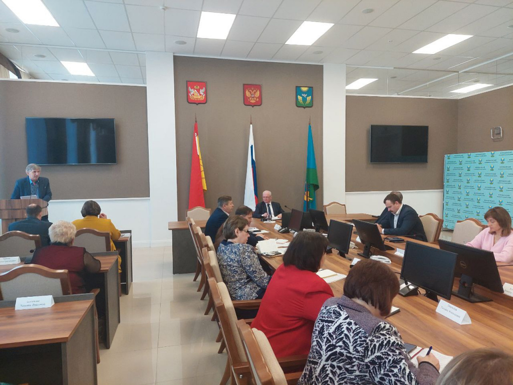 Глава Воробьёвского района провел ежемесячное совещание.