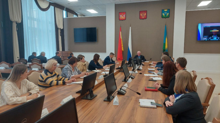 Глава Воробьёвского муниципального района провел еженедельное рабочее совещание. Глава Воробьёвского муниципального района провел еженедельное рабочее совещание.