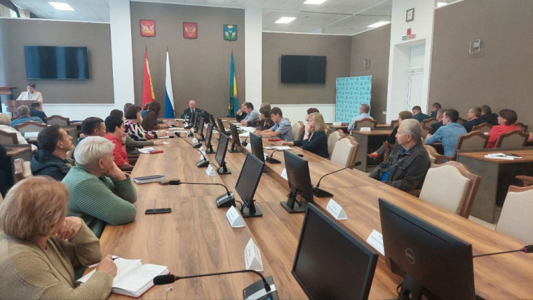Глава Воробьёвского муниципального района провел ежемесячное совещание. Глава Воробьёвского муниципального района провел ежемесячное совещание.