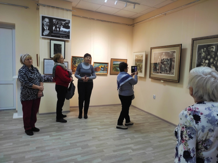 Первая экскурсия в картинной галерее Суминой В.И.. Первая экскурсия в картинной галерее Суминой В.И..