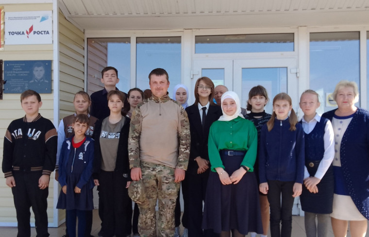 Участник СВО встретился с учащимися МКОУ "Мужичанская СОШ". Участник СВО встретился с учащимися МКОУ "Мужичанская СОШ".