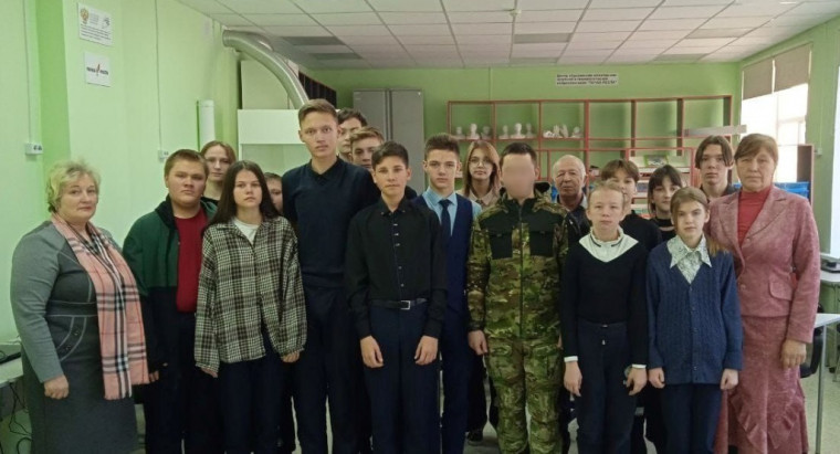 Участник СВО Халанский М. С. встретился с учениками МКОУ «Мужичанская СОШ». Участник СВО Халанский М. С. встретился с учениками МКОУ «Мужичанская СОШ».