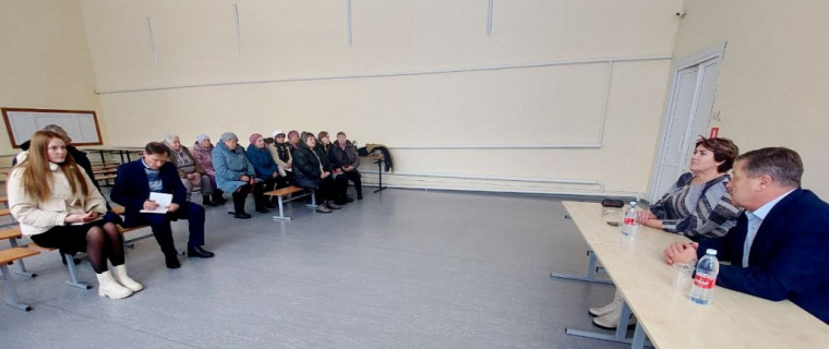 Прием граждан в поселке Центральной усадьбы совхоза «Воробьёвский». Прием граждан в поселке Центральной усадьбы совхоза «Воробьёвский».