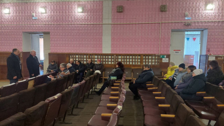 Встреча главы Воробьёвского района М.П. Гордиенко с жителями села Воробьёвка. Встреча главы Воробьёвского района М.П. Гордиенко с жителями села Воробьёвка.