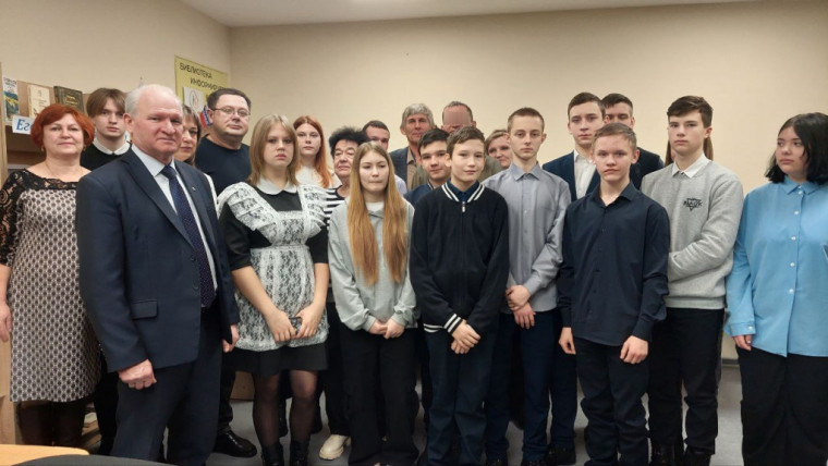 8 декабря в Центральной районной библиотеке прошла встреча наших земляков-военнослужащих с учениками 9 класса. 8 декабря в Центральной районной библиотеке прошла встреча наших земляков-военнослужащих с учениками 9 класса.