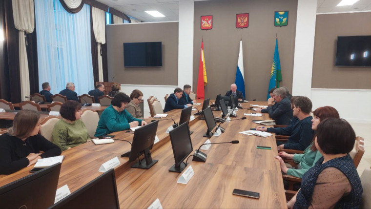 Глава Воробьёвского муниципального района провел еженедельное рабочее совещание. Глава Воробьёвского муниципального района провел еженедельное рабочее совещание.