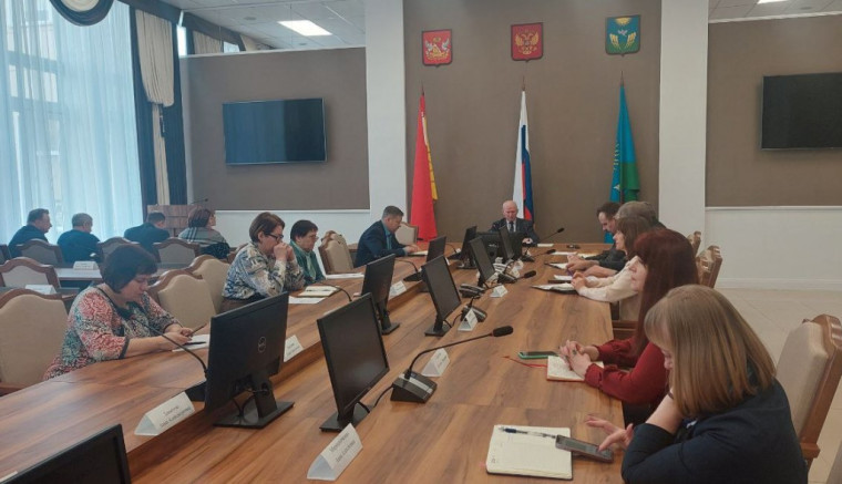Глава Воробьёвского муниципального района М.П. Гордиенко провел еженедельное рабочее совещание. Глава Воробьёвского муниципального района М.П. Гордиенко провел еженедельное рабочее совещание.