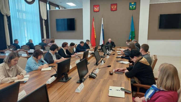 Глава Воробьёвского района провел еженедельное рабочее совещание. Глава Воробьёвского района провел еженедельное рабочее совещание.