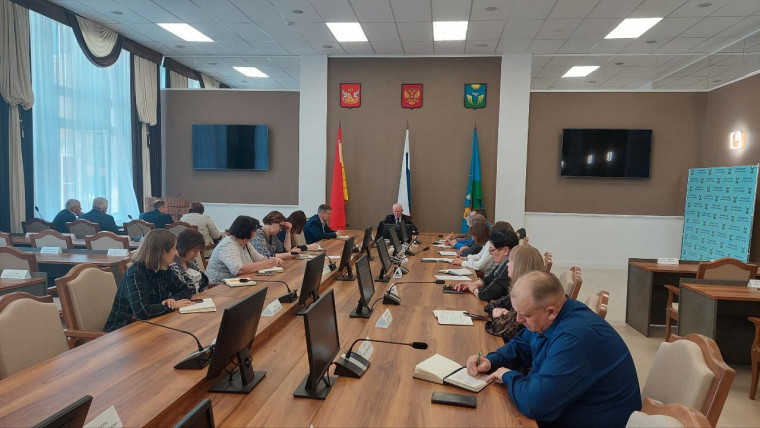 Глава Воробьёвского района М.П. Гордиенко провел еженедельное рабочее совещание. Глава Воробьёвского района М.П. Гордиенко провел еженедельное рабочее совещание.