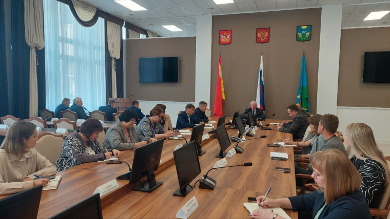 06 мая 2024 года глава Воробьёвского района провел еженедельное рабочее совещание. 06 мая 2024 года глава Воробьёвского района провел еженедельное рабочее совещание.