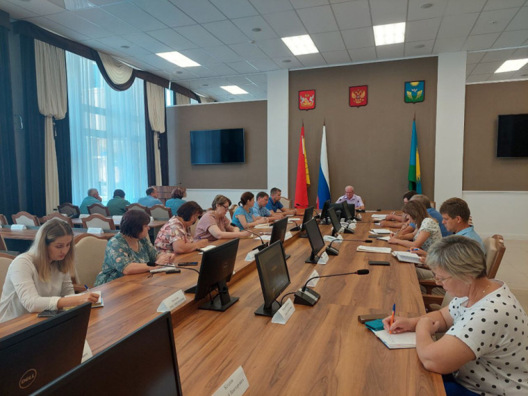 Еженедельное рабочее совещание. Еженедельное рабочее совещание.