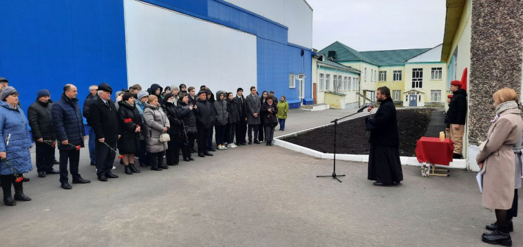 Открытие мемориальных досок. Открытие мемориальных досок.