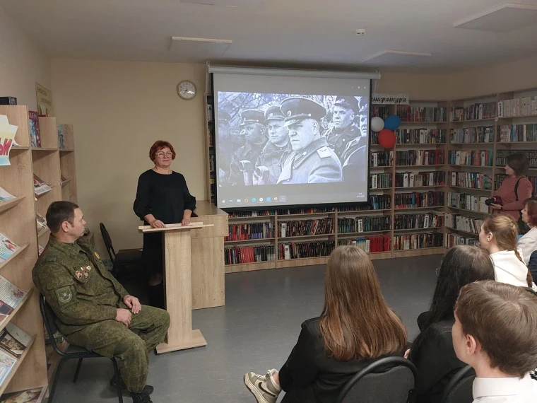 Патриотический час «Поклон тебе, герой России!». Патриотический час «Поклон тебе, герой России!».