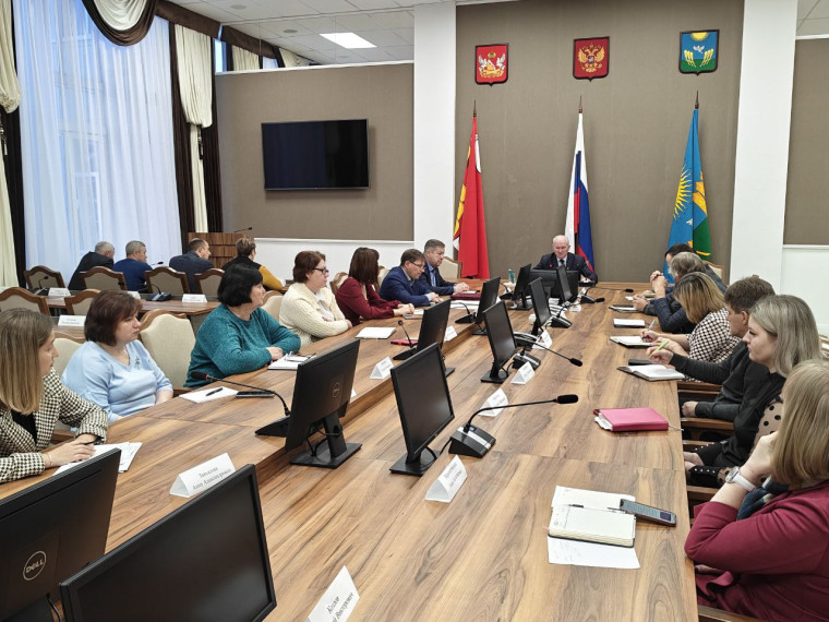 Еженедельное рабочее совещание. Еженедельное рабочее совещание.